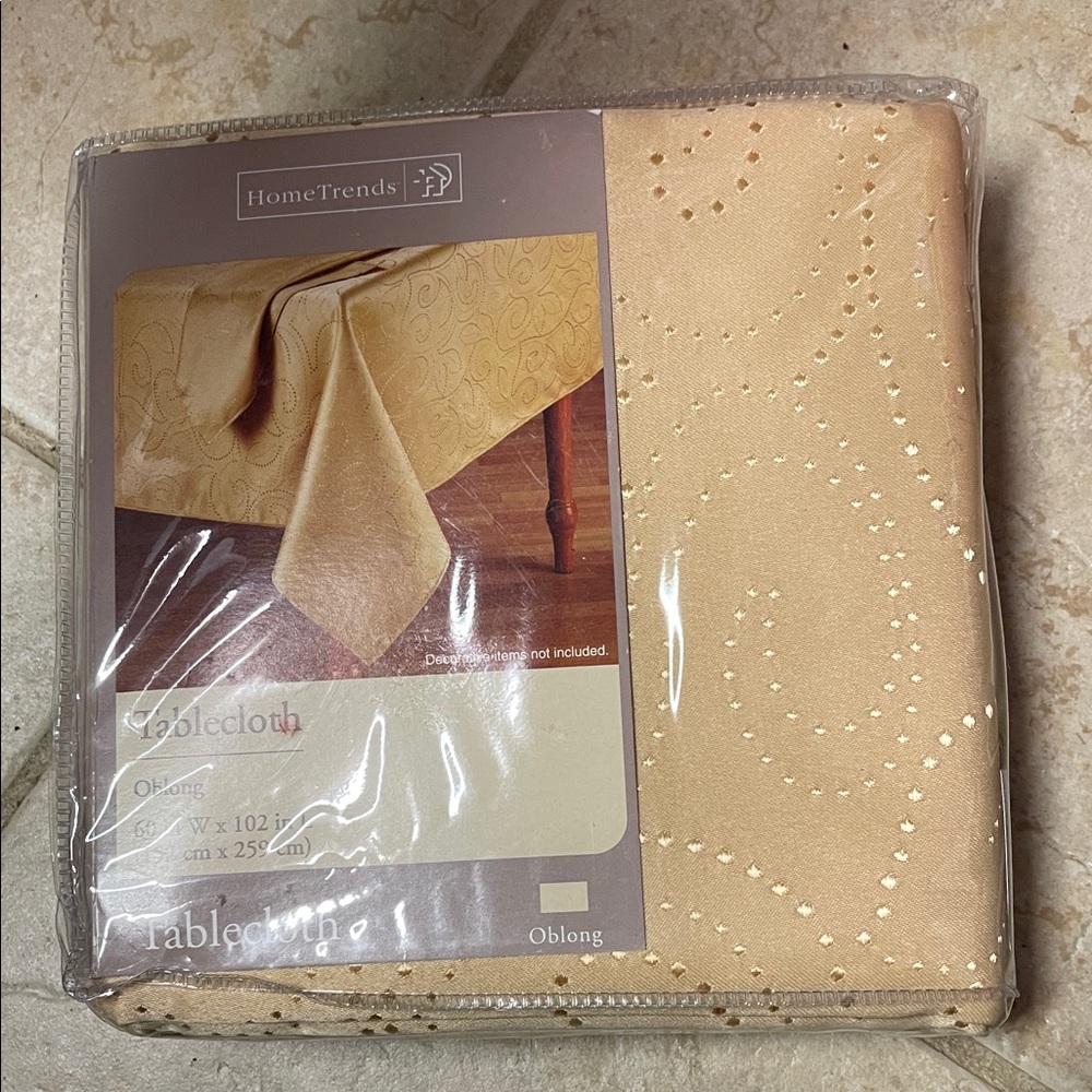HomeTrends 60 x 102 yellow gold tablecloth-NWT